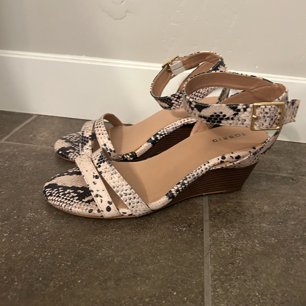 Wide width ankle strap wedges snake skin